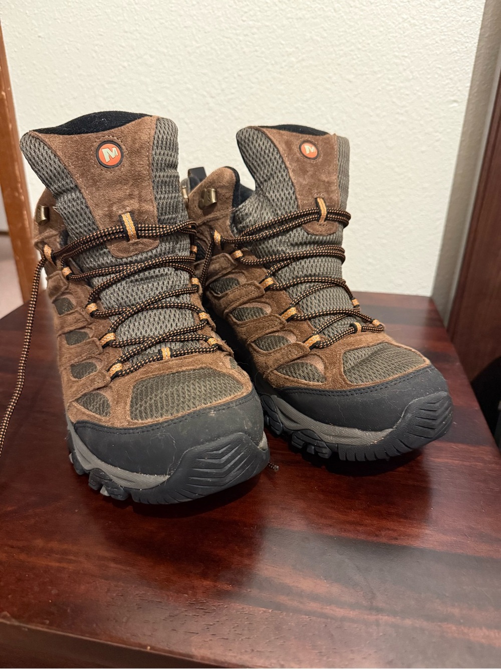 Men’s Merrell Hiking Boot - Picture 2 of 6